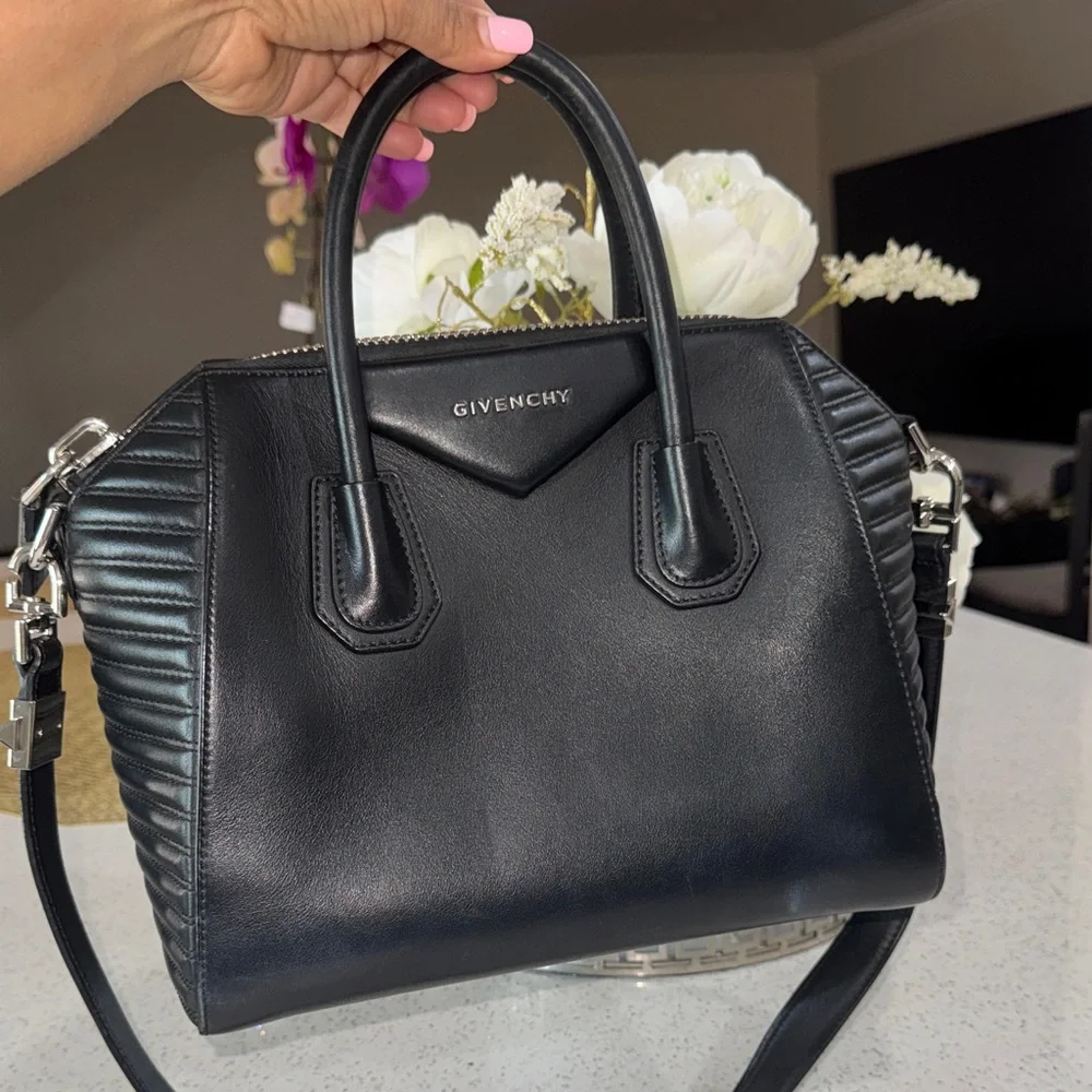 🖤GIVENCHY Antigona Small Quilted Sides Leather Bag Black